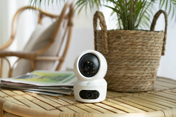 3332cb45840fe5673fca8aa4c1108feebe69f8b3 EZVIZ H7C 4MP TELECAMERA DA INTERNO MOTORIZZATA 4MP. WI-FI 6 DUAL BAND 2.4 + 5 GHZ + ETHERNET.