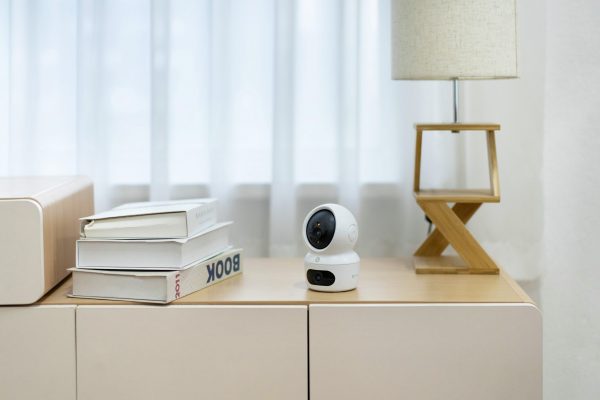 40c6cd89557e887a2b5b19c3b7405809e31c1bad EZVIZ H7C 4MP TELECAMERA DA INTERNO MOTORIZZATA 4MP. WI-FI 6 DUAL BAND 2.4 + 5 GHZ + ETHERNET.