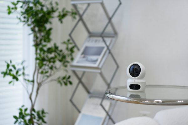 445c761c19aa1079735c6d1fc99e16035afda317 EZVIZ H7C 4MP TELECAMERA DA INTERNO MOTORIZZATA 4MP. WI-FI 6 DUAL BAND 2.4 + 5 GHZ + ETHERNET.