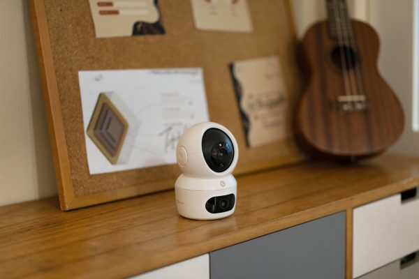 8db8cab8aa691cf78089fe5cea90e24181ca9909 EZVIZ H7C 4MP TELECAMERA DA INTERNO MOTORIZZATA 4MP. WI-FI 6 DUAL BAND 2.4 + 5 GHZ + ETHERNET.