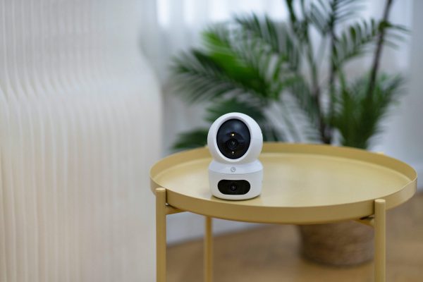 c26b222fbcd77e6af37f3a3c774b720eeaaf0e0e EZVIZ H7C 4MP TELECAMERA DA INTERNO MOTORIZZATA 4MP. WI-FI 6 DUAL BAND 2.4 + 5 GHZ + ETHERNET.