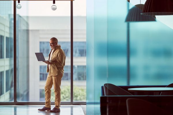 061d3bd2185dbaf016cc0f193bf966bd5ca67472 HP NB ELITEBOOK ULTRA ULTRA 5-228V 32GB 1TB SSD 14 BV 2.8K OLED TOUCH COPILOT WIN 11 PRO